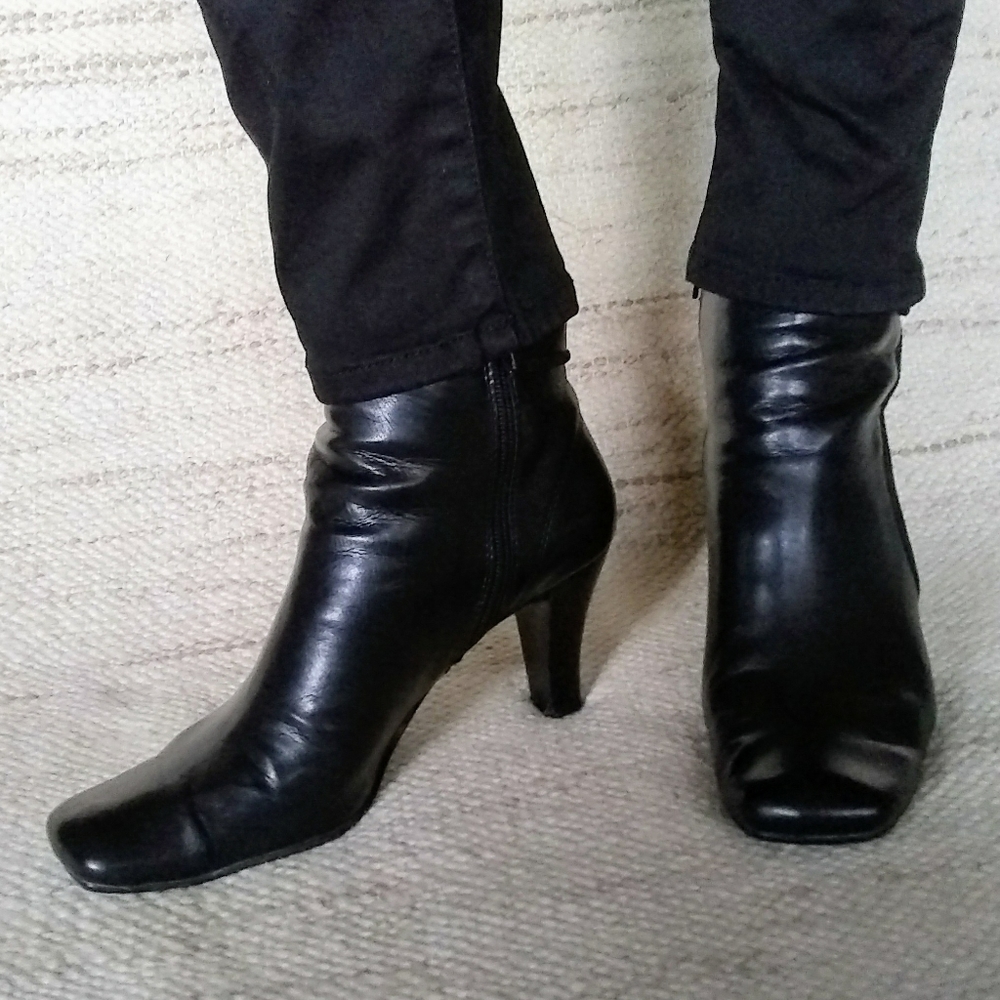 Liz Claiborne heeled ankle boots